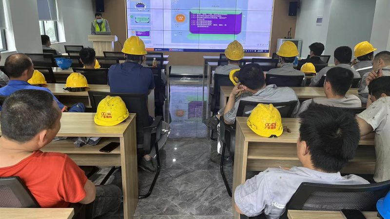 地铁与公交：培训学校选址的权衡之道